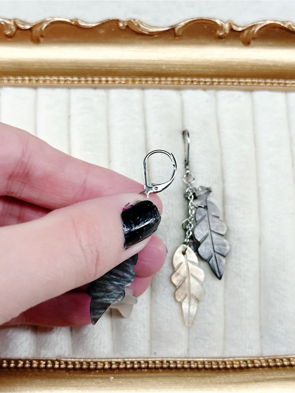 341gc. Taupe Shell Earrings Leverback